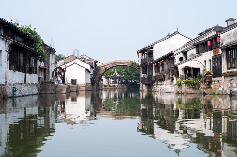 小米集团-W1月24日斥资约9473.27万港元回购700万股